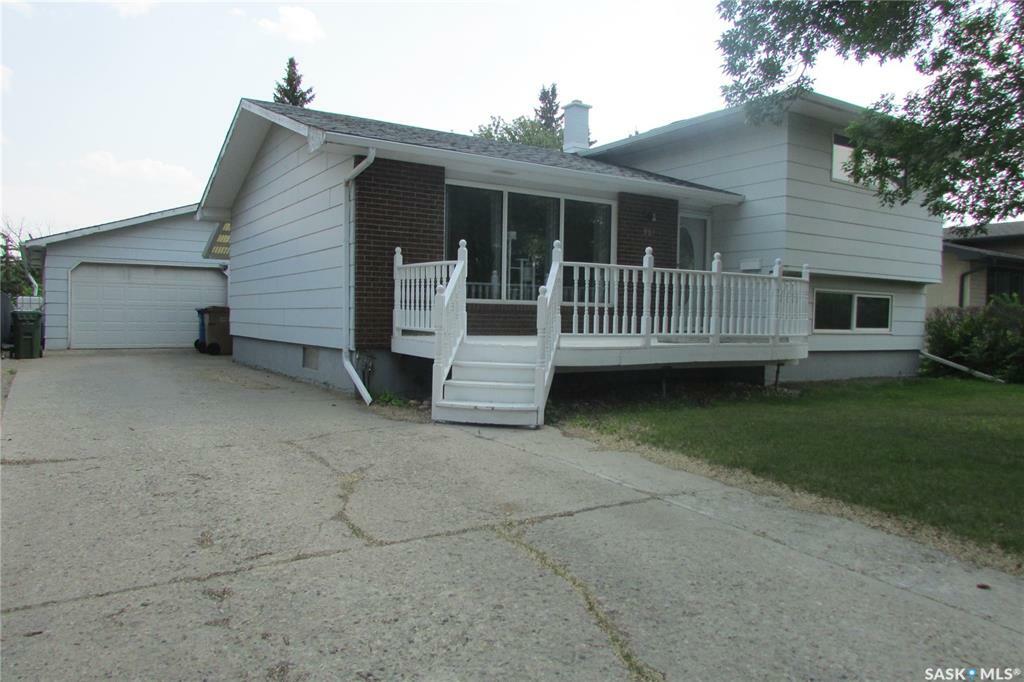 Property Photo: 227 Rodenbush Drive SK S4R 6X1