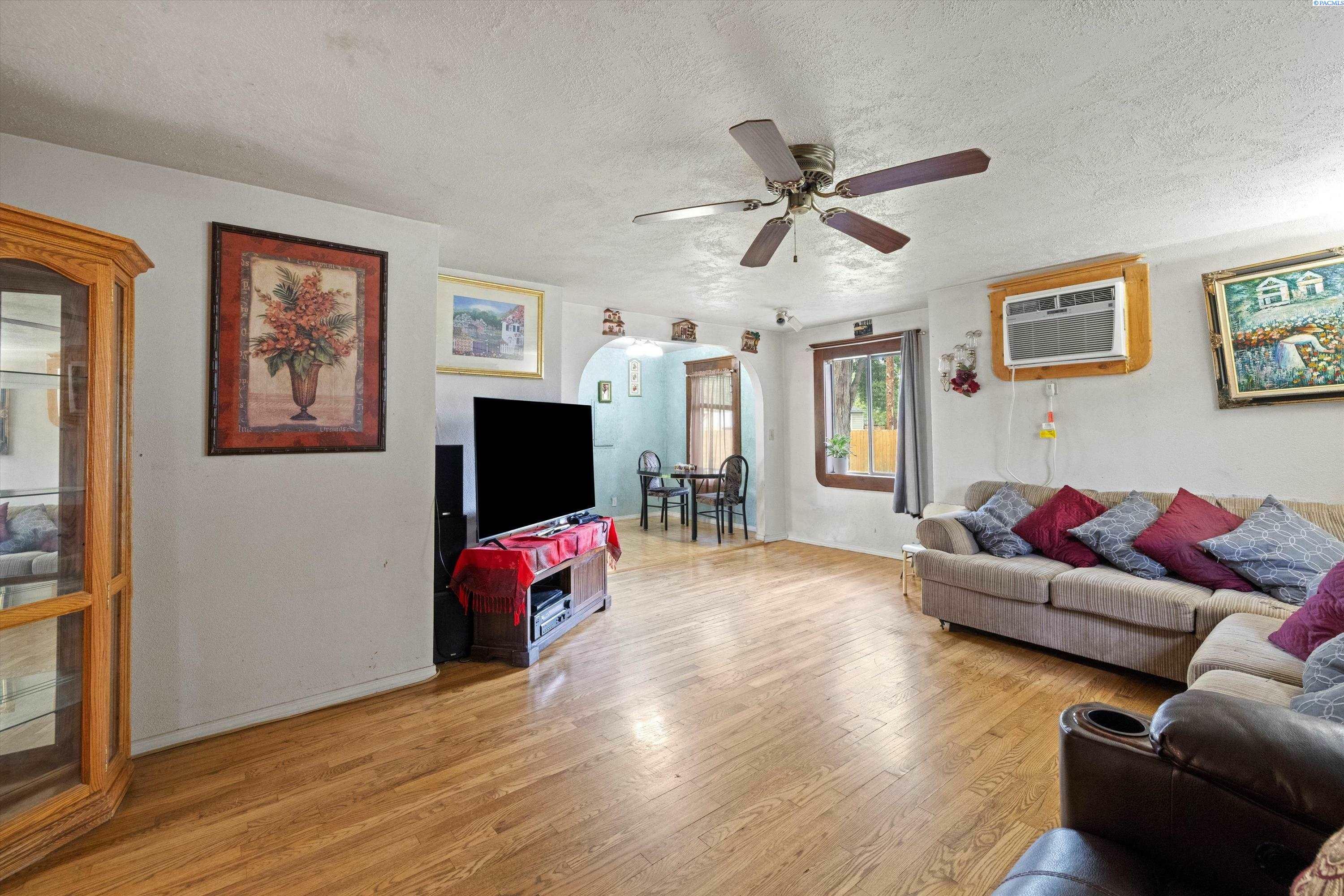 Property Photo: 506 S Zillah St WA 99336