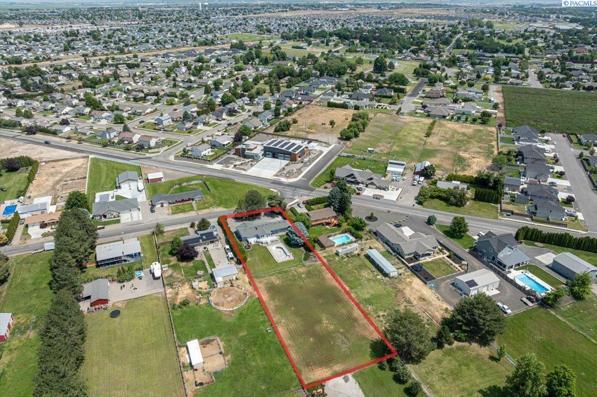 Property Photo: 10012 Maple Dr. WA 99301
