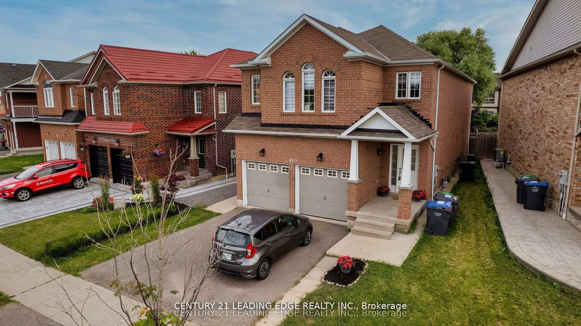 Property Photo: 4289 Guildwood Way ON L5R 0A7