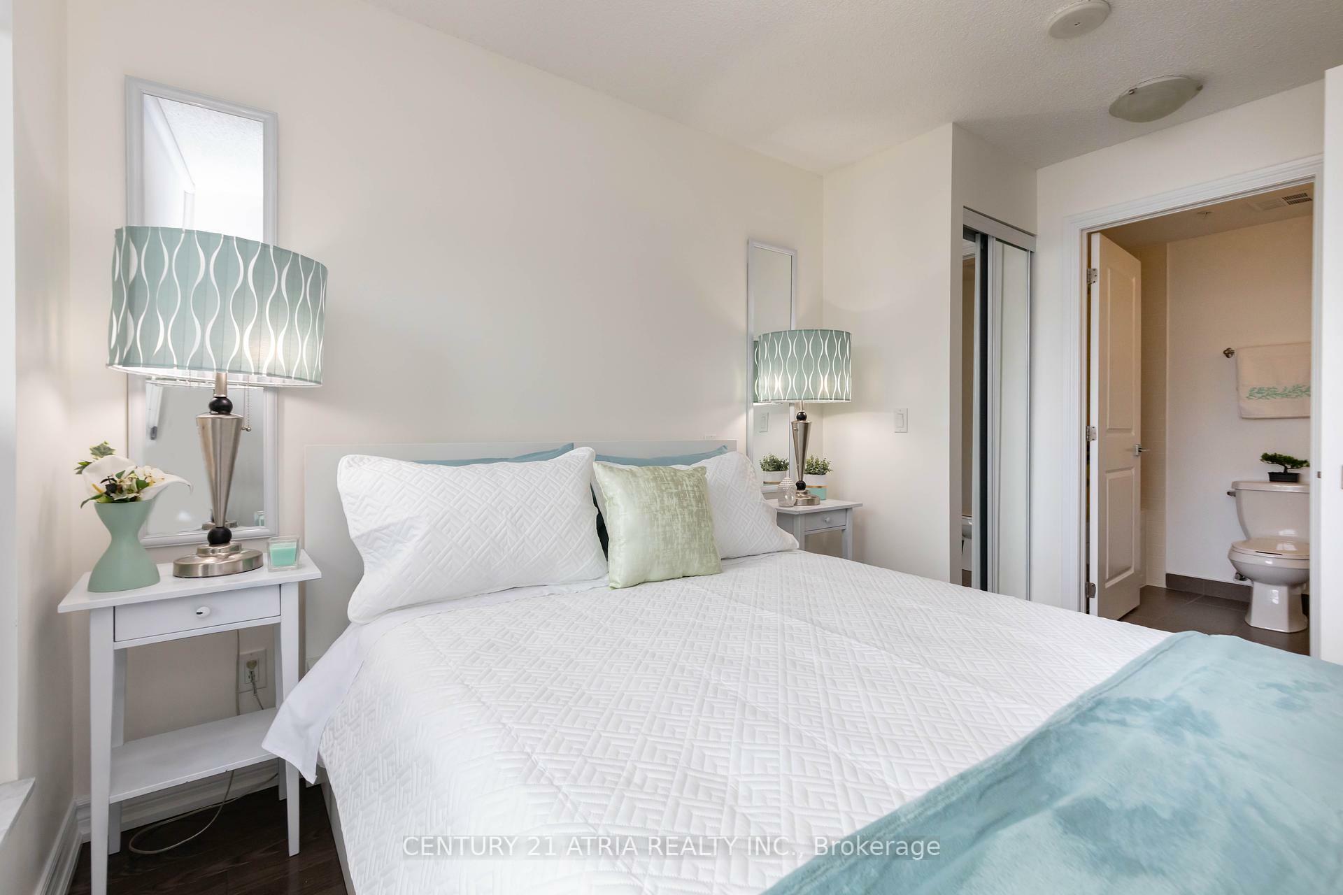 Property Photo: 23 Glebe Road W 519 ON M5P 0A1