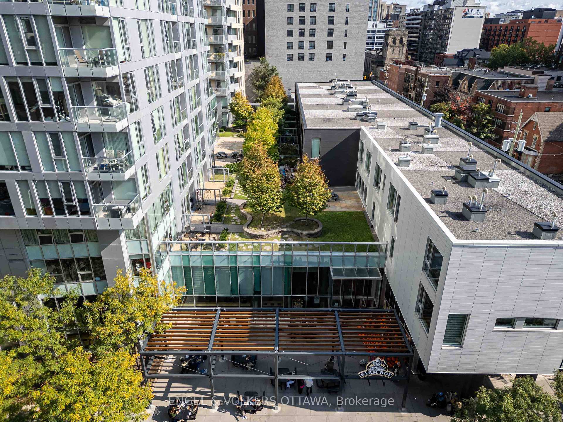 Property Photo: 197 Lisgar Street 202 ON K2P 0C3