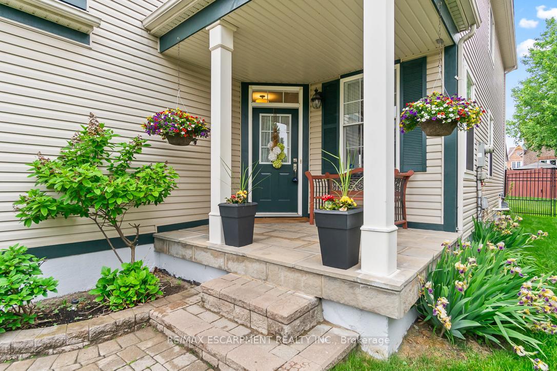 Property Photo: 7107 Appletree Lane ON L5W 1W5