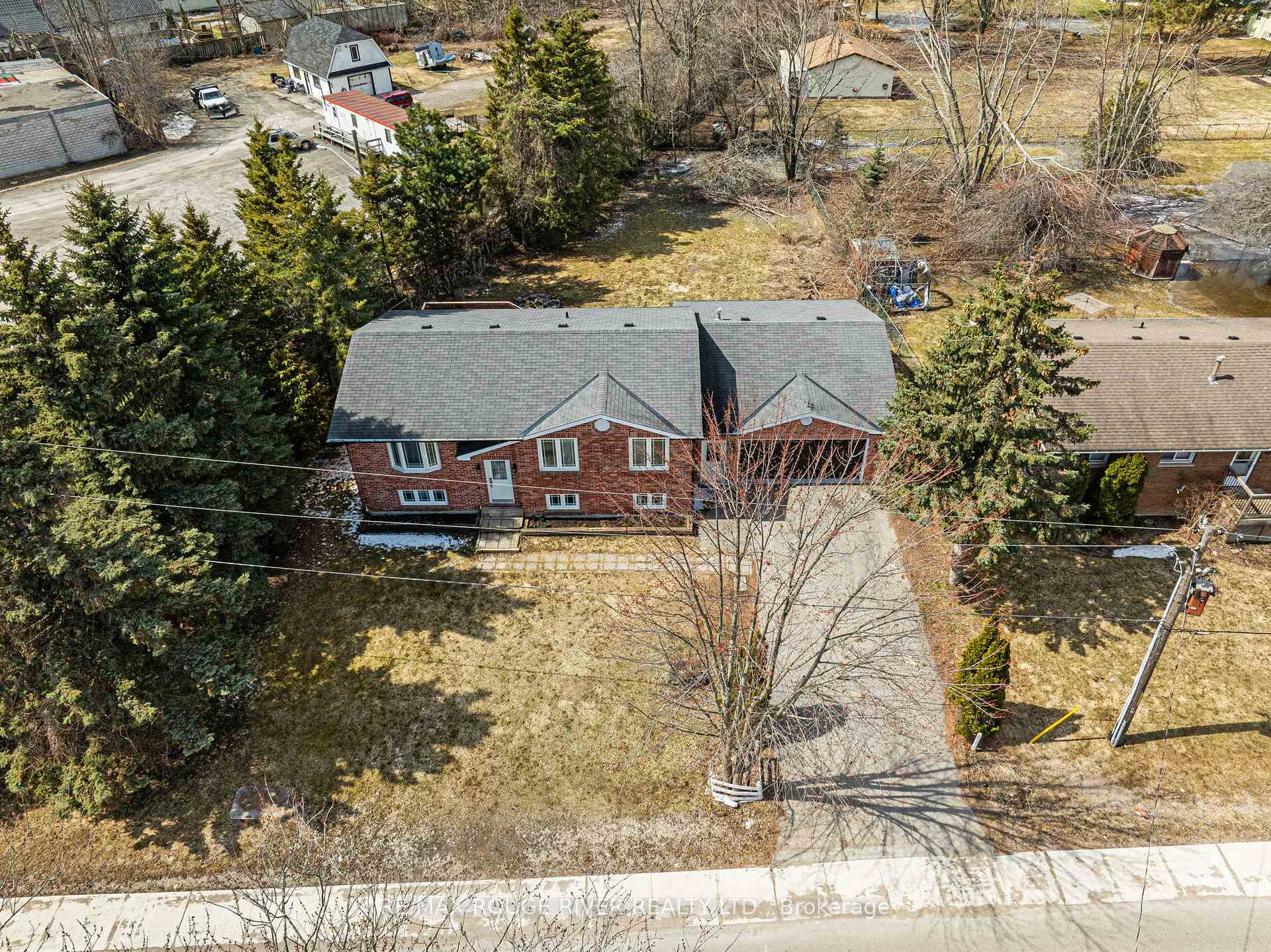 Property Photo: 495 Lakeland Crescent ON L0K 1A0