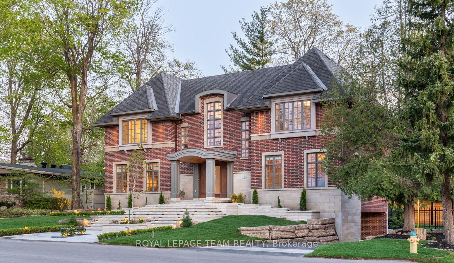 Property Photo: 250 Sandridge Road ON K1L 5A2