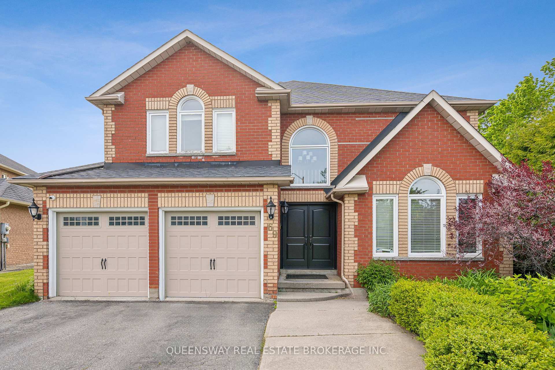 Property Photo: 69 Cityview Circle ON L4N 7V1