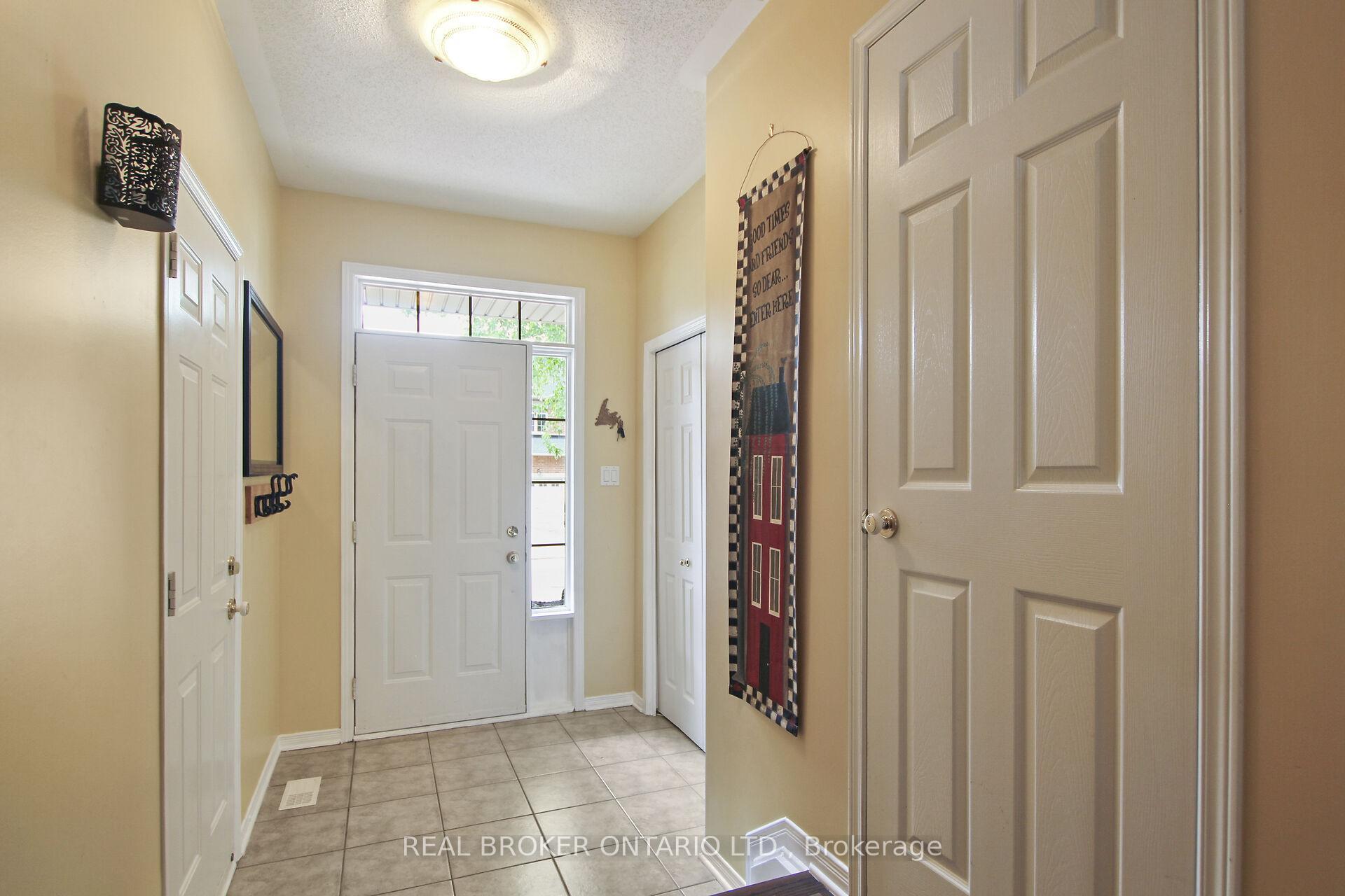 Property Photo: 193 Deercroft Avenue ON K2J 5J4