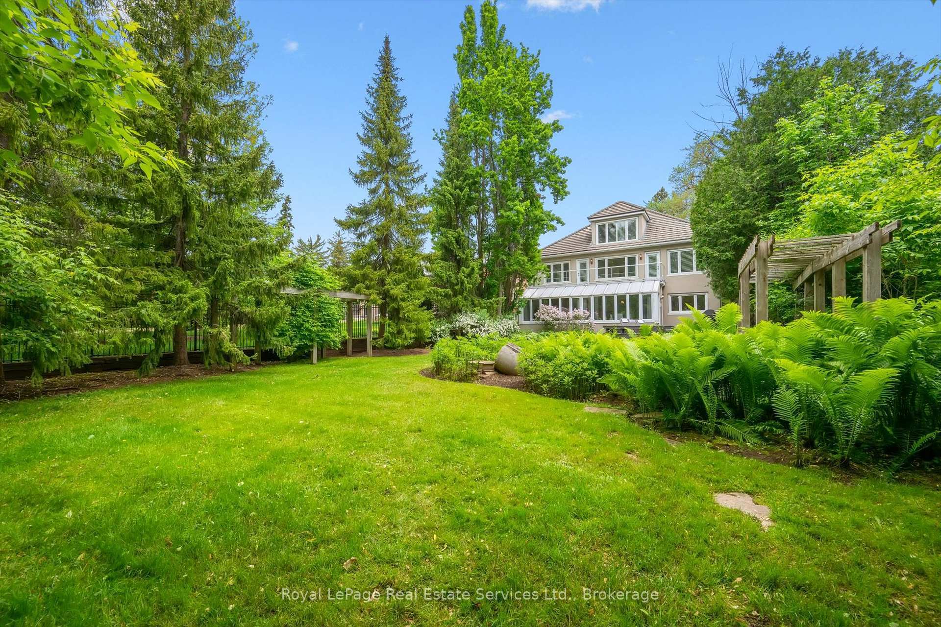 Property Photo: 480 Chartwell Road ON L6J 4A5