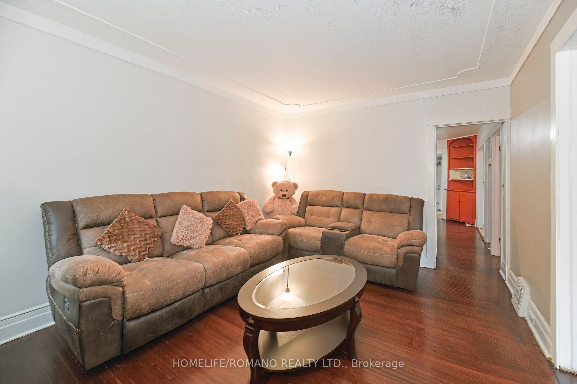 Property Photo: 45 Wexford Avenue N ON L8H 4M2