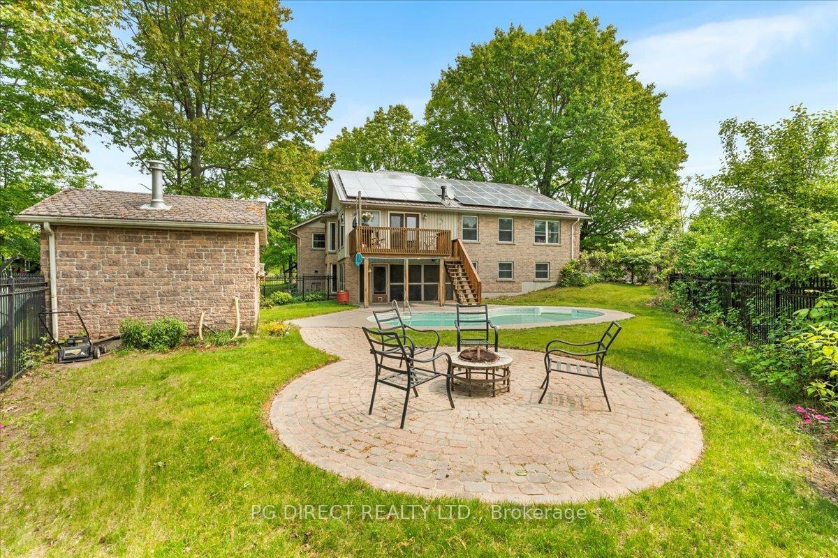 Property Photo: 10 Fraserglen Court ON K8V 5P4