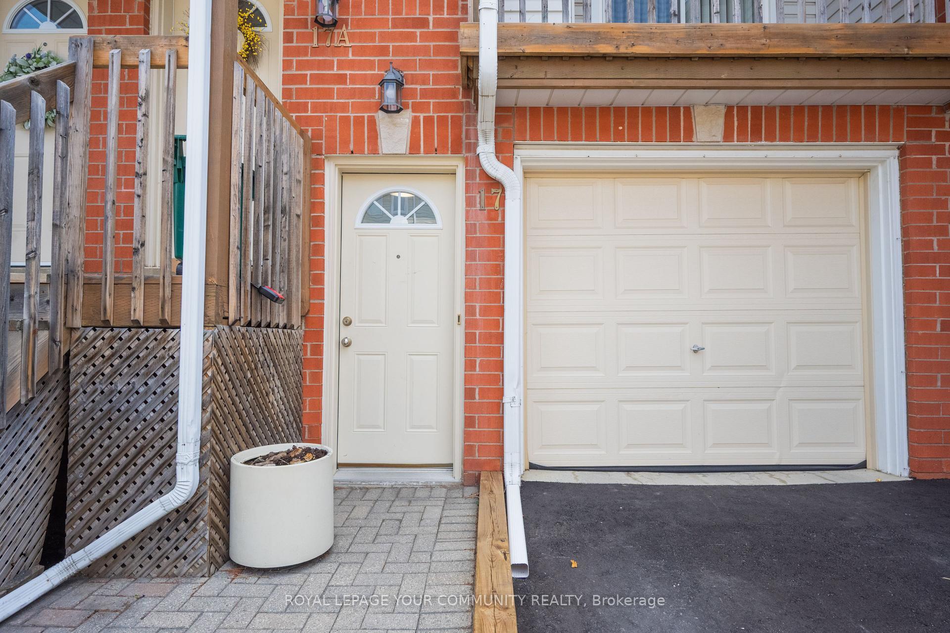 Property Photo: 17 Wylie Circle ON L7G 5M1