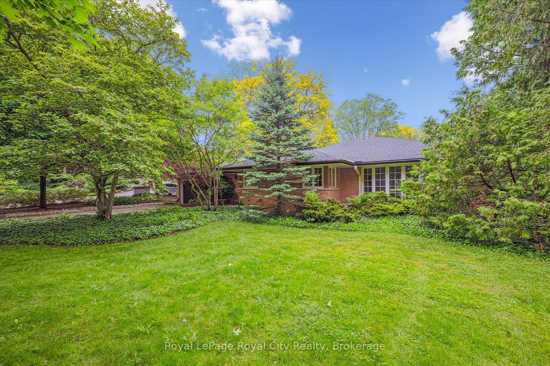 Property Photo:  29 Lynwood Place  ON N1G 2V9 