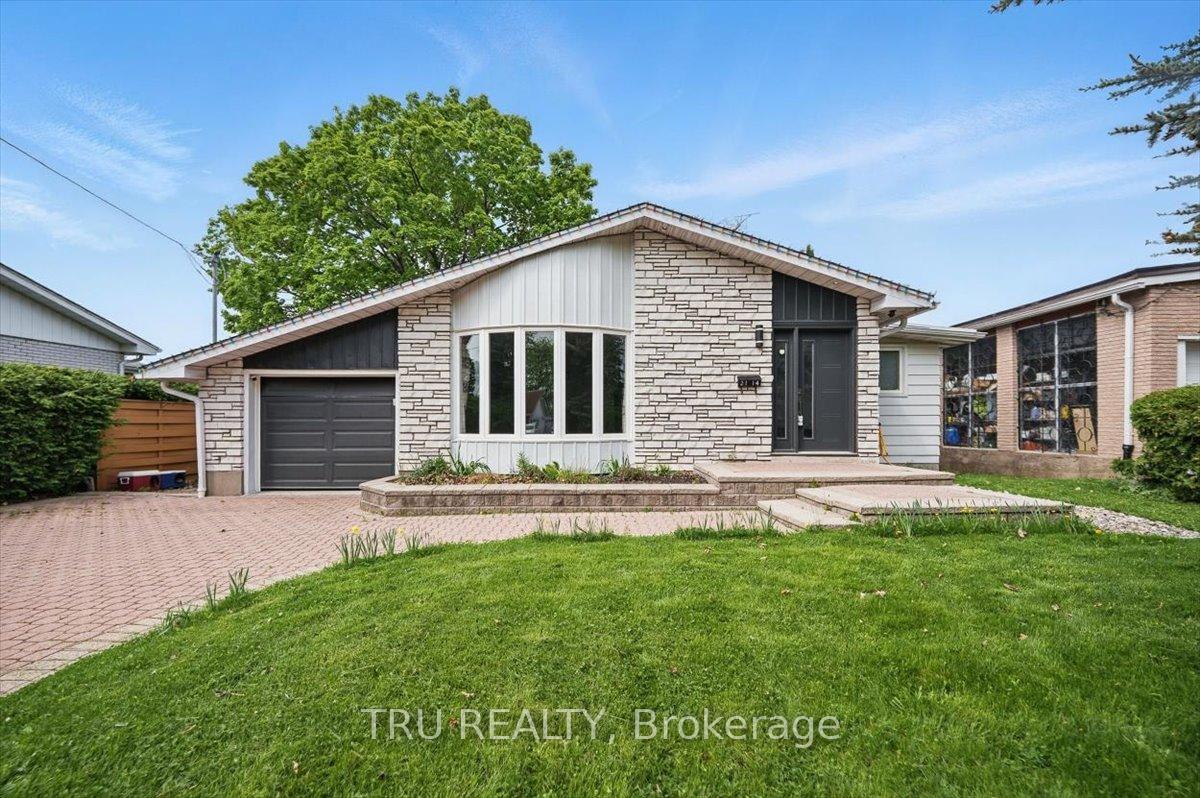 Property Photo: 2114 Balharrie Avenue ON K1G 1G5