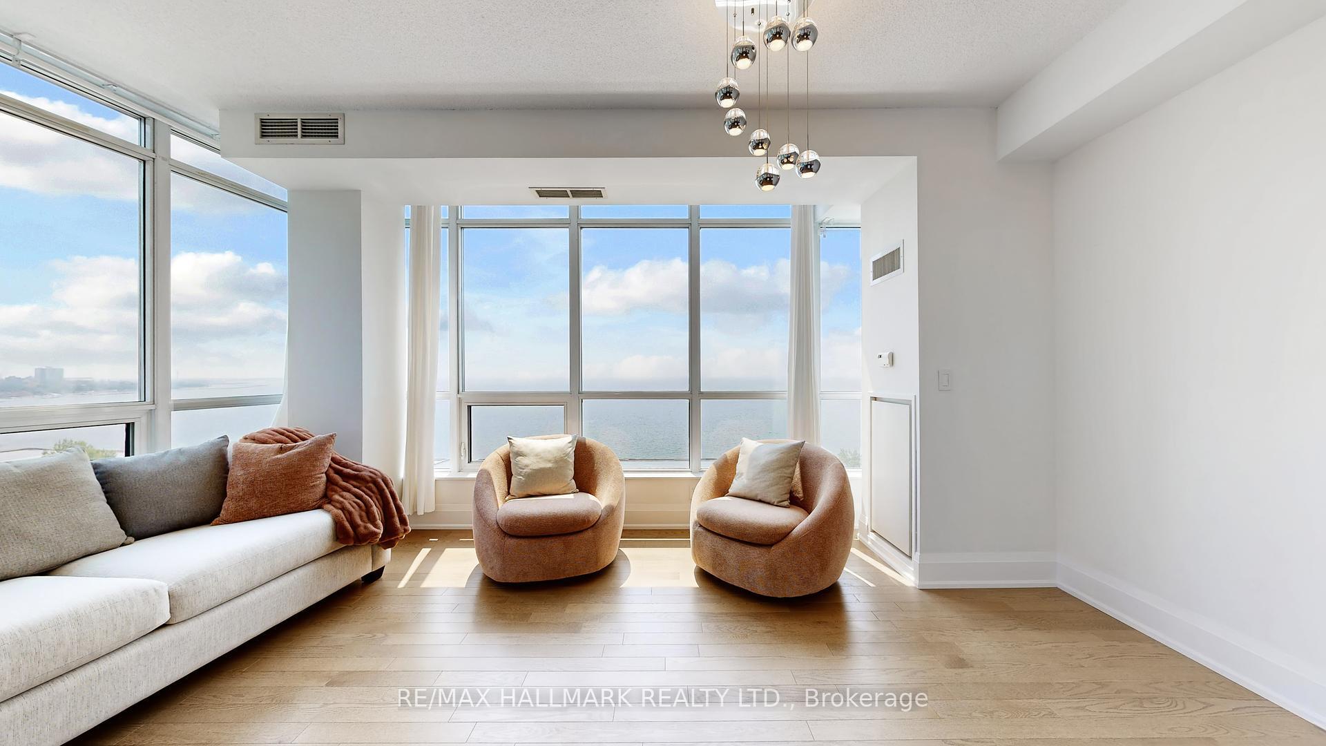 Property Photo: 1910 Lake Shore Boulevard W 1607 ON M6S 1A2