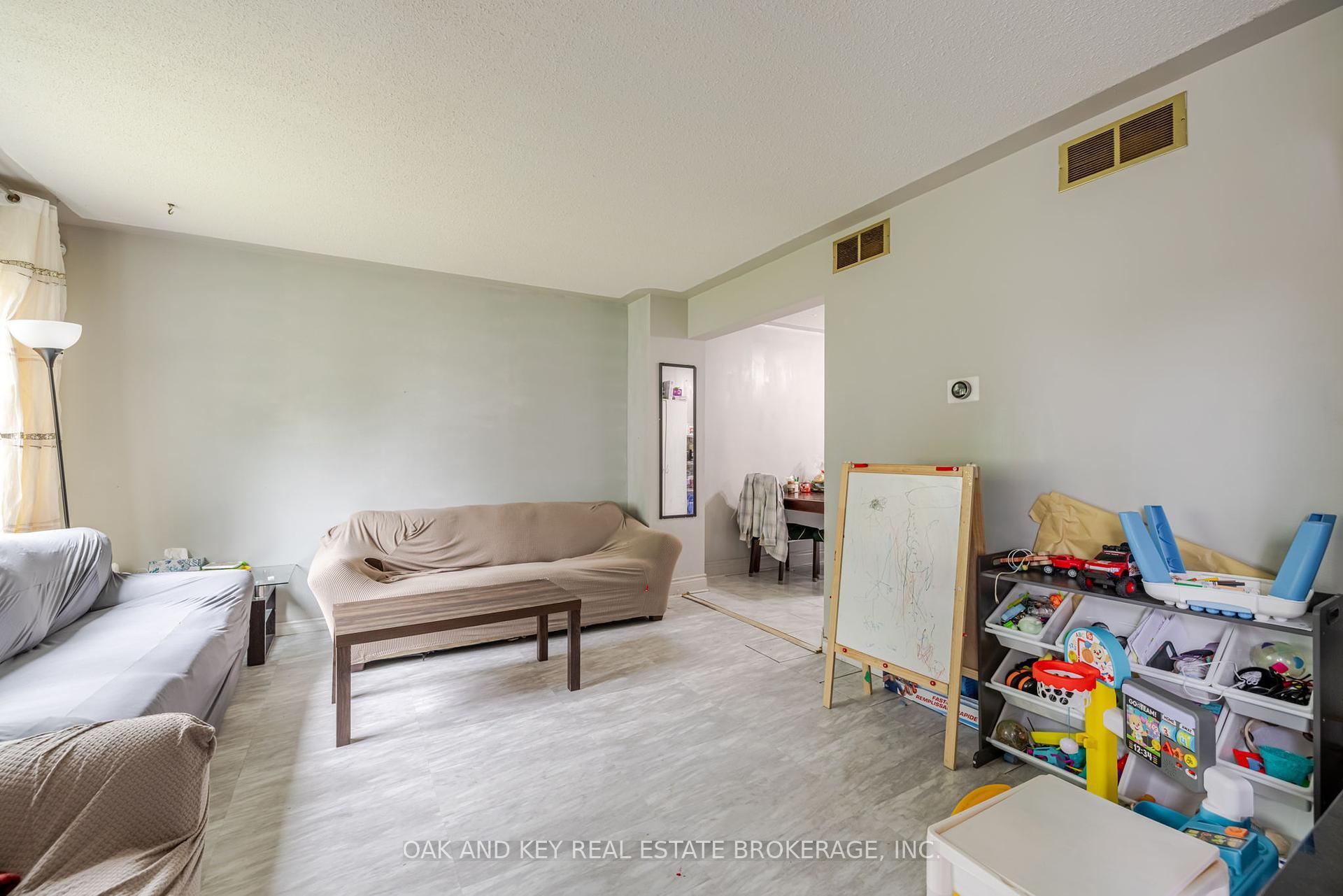 Property Photo: 800 Monsarrat Avenue E ON N5Y 4Y6