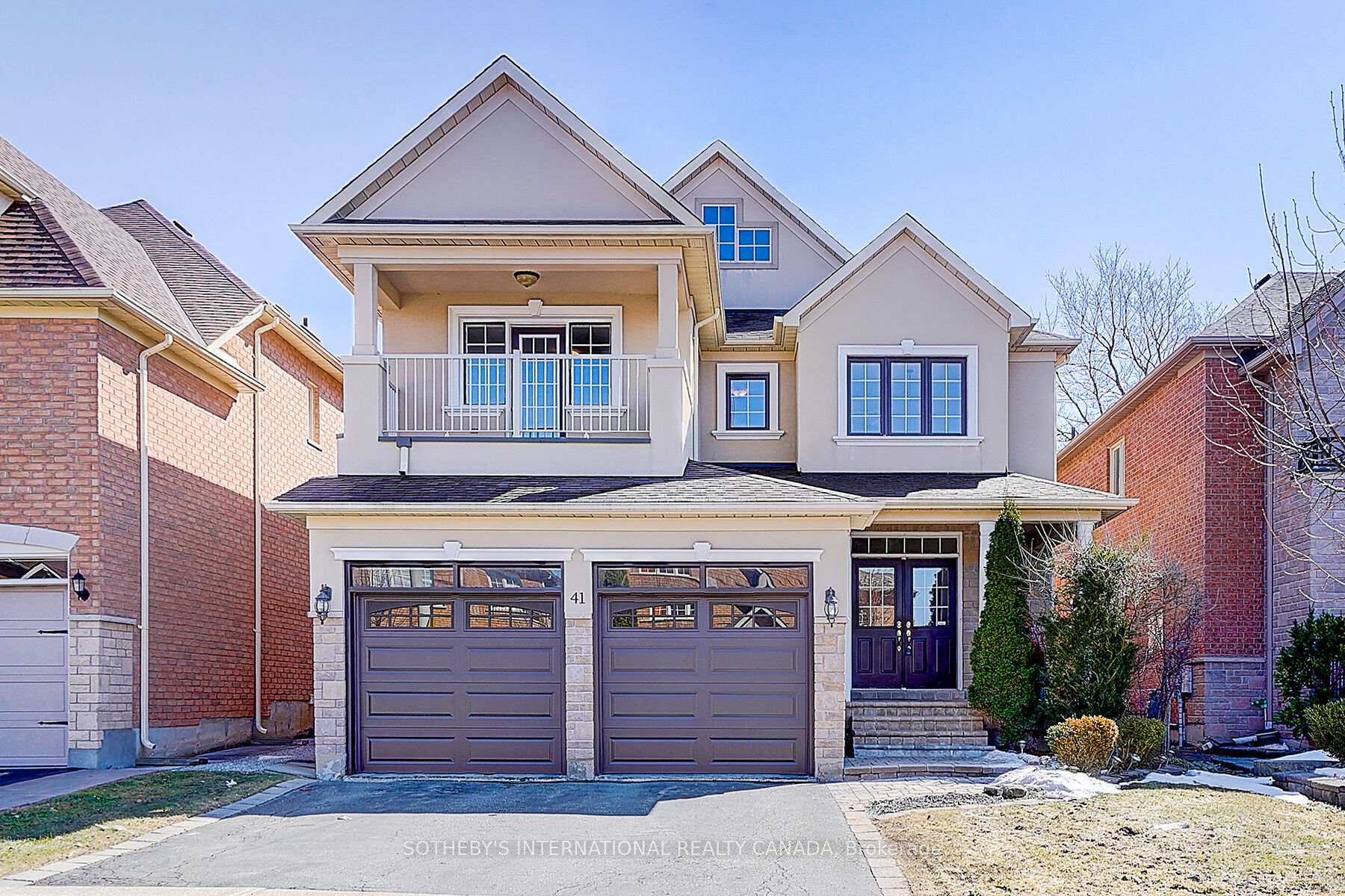 Property Photo: 41 Grand Oak Drive ON L4E 4A1