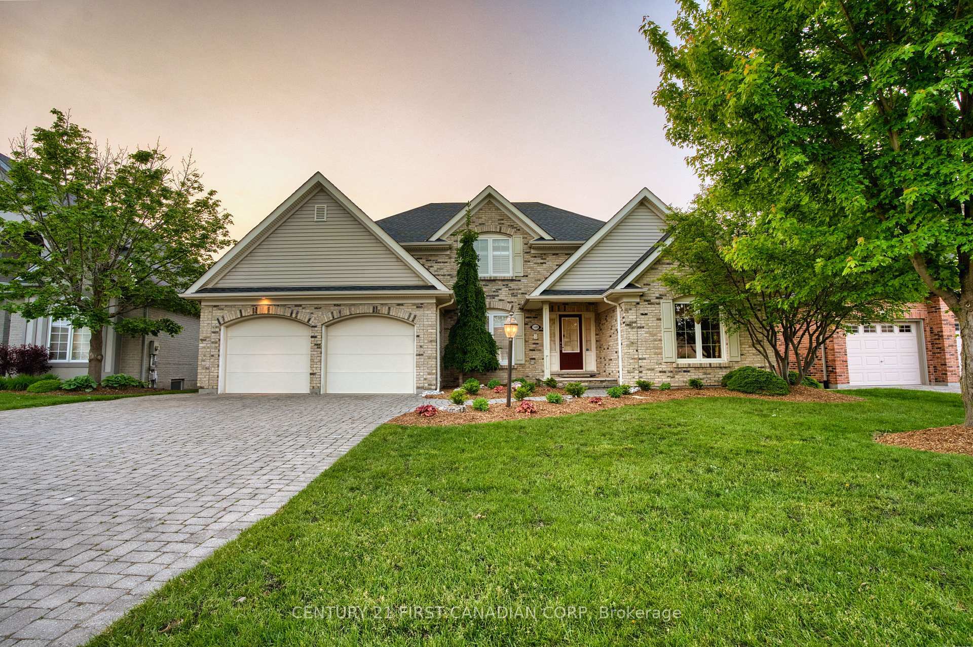 Property Photo: 540 McGarrell Place ON N6G 5J8
