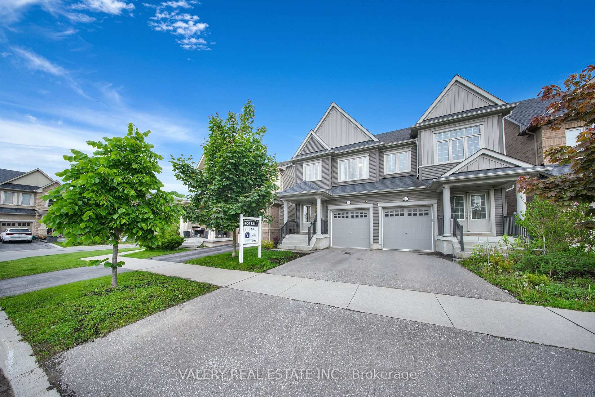Property Photo:  2442 Equestrian Crescent  ON L1L 0L7 
