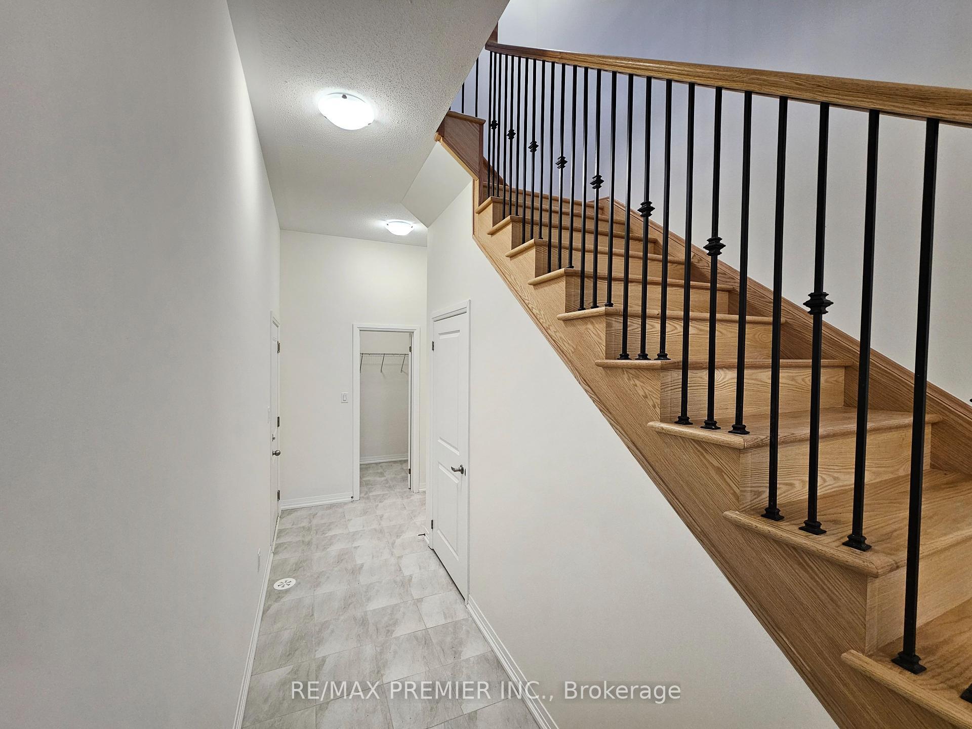 Property Photo: 142 Turnberry Lane ON L9J 0M3