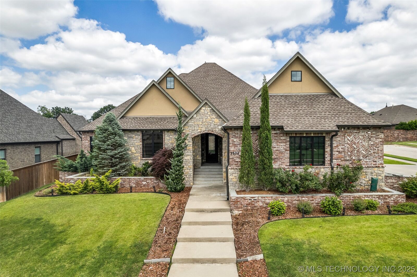 Property Photo:  3805 S Tamarack Avenue  OK 74011 