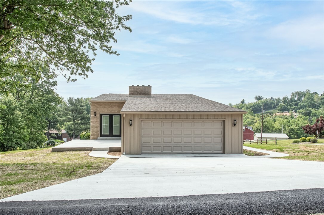 Property Photo: 200 Centerwood Cir PA 15401