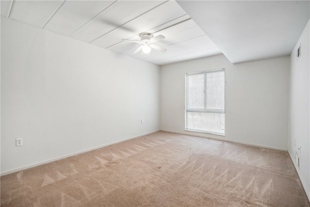 Property Photo: 2034 Swallow Hill Rd 403 PA 15220