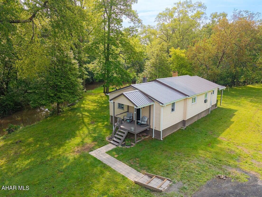 Property Photo:  1222 Quaker Valley Road  PA 15554