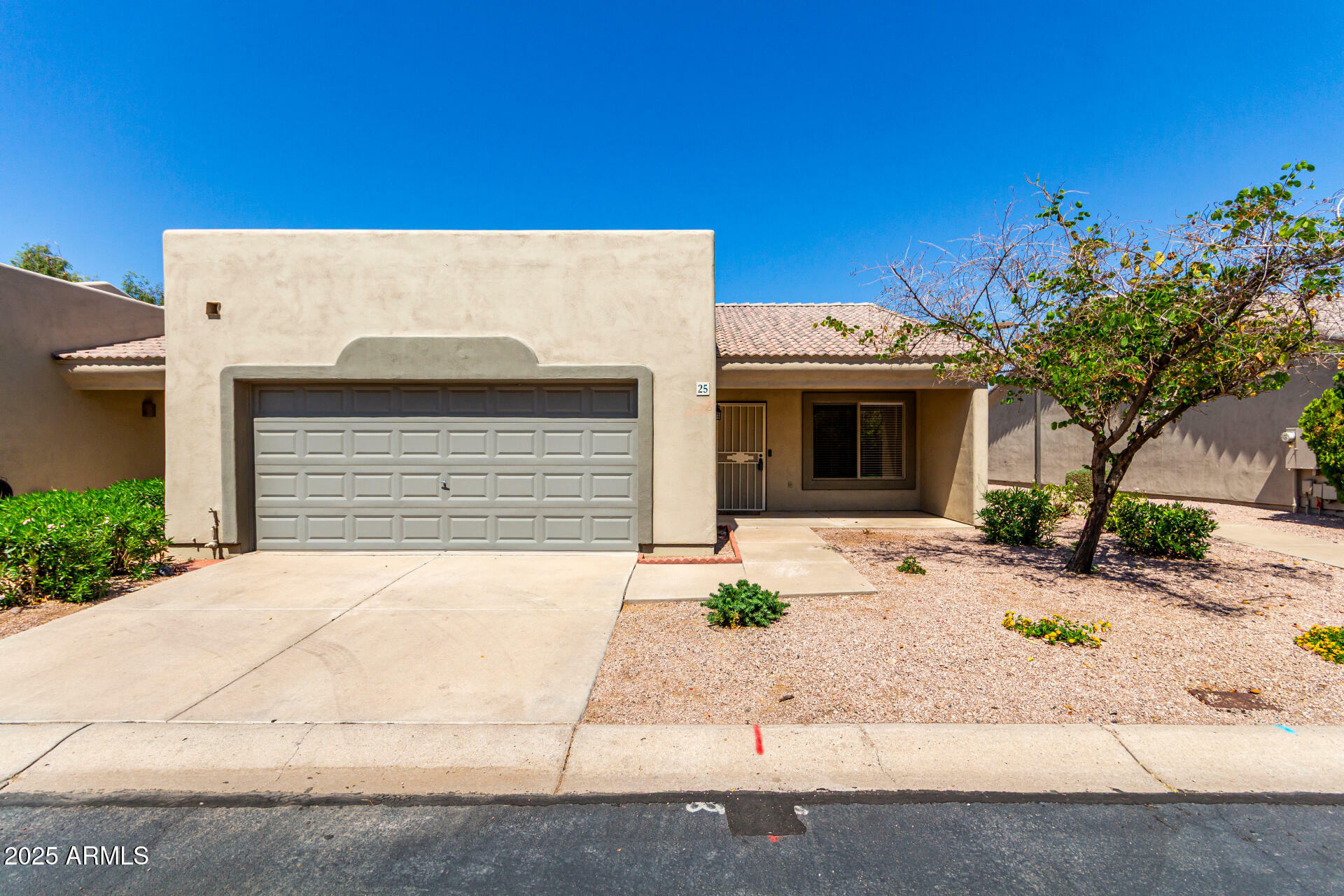 Property Photo:  64 N 63rd Street 25  AZ 85205 