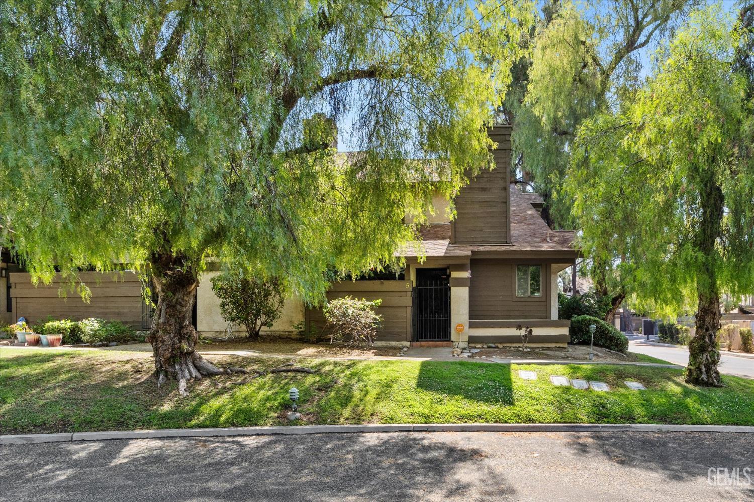 Property Photo:  3301 Columbus Street 5  CA 93306 