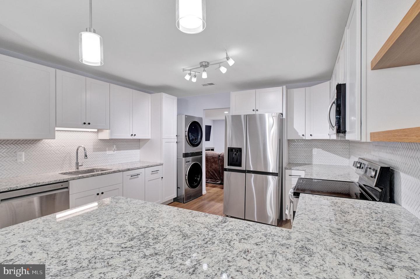 Property Photo: 18077 Olde Port Lane VA 22172