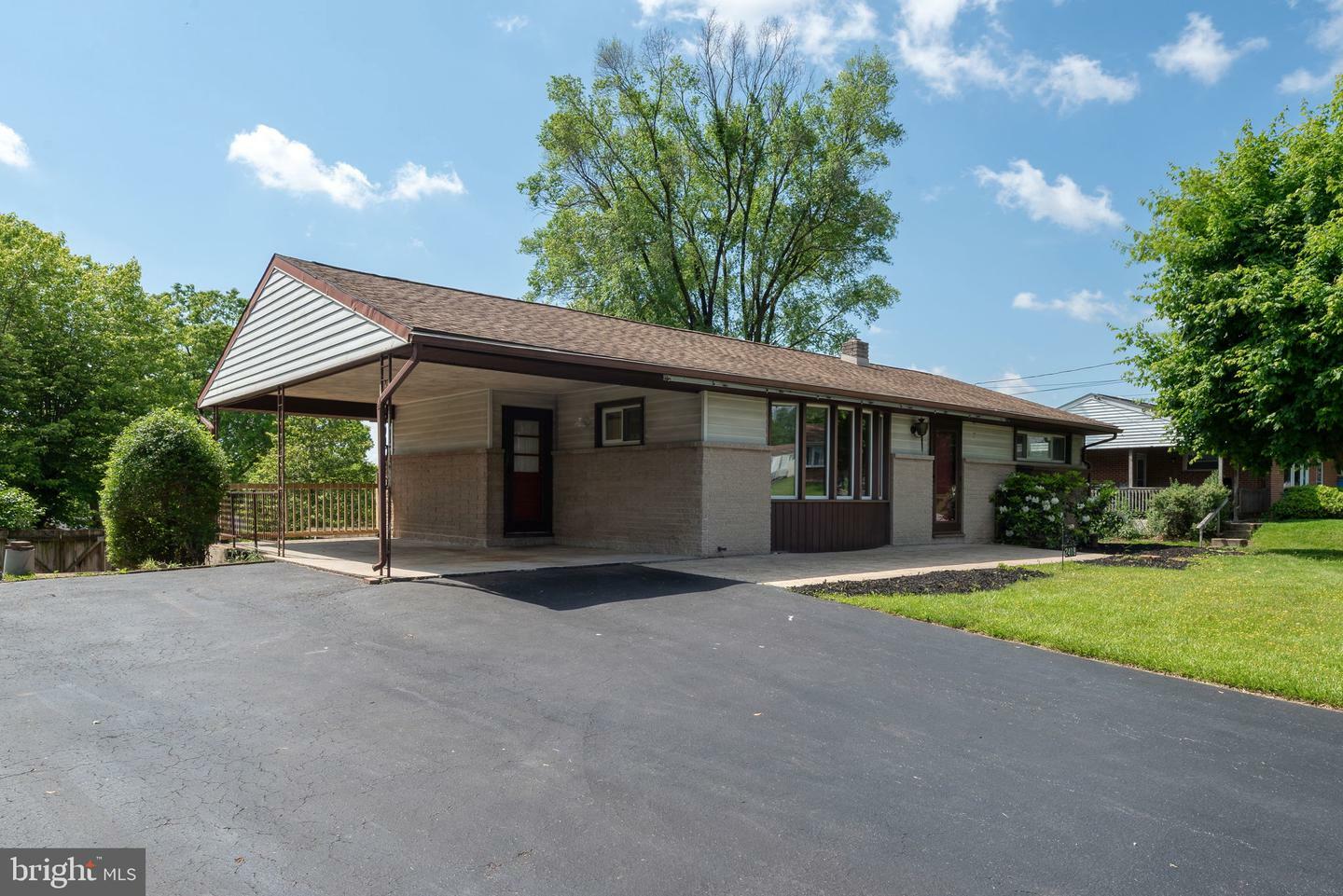 Property Photo:  2418 Berkshire Lane  PA 17315 