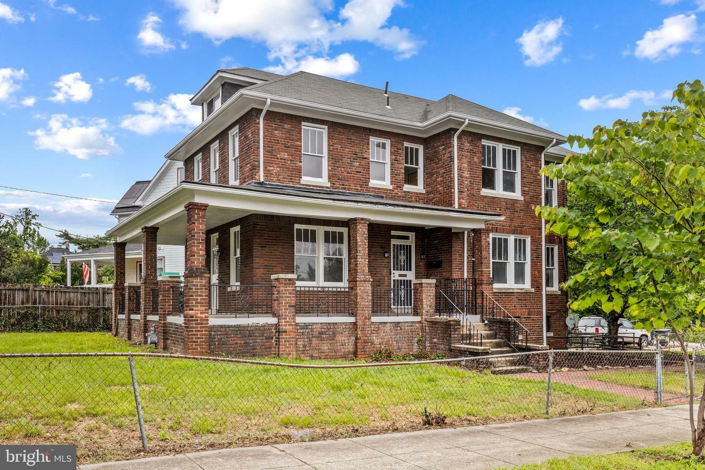 Property Photo: 1600 Girard Street NE DC 20018