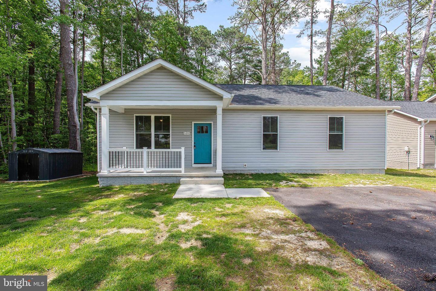 Property Photo: 520 Glebe Road S VA 22520