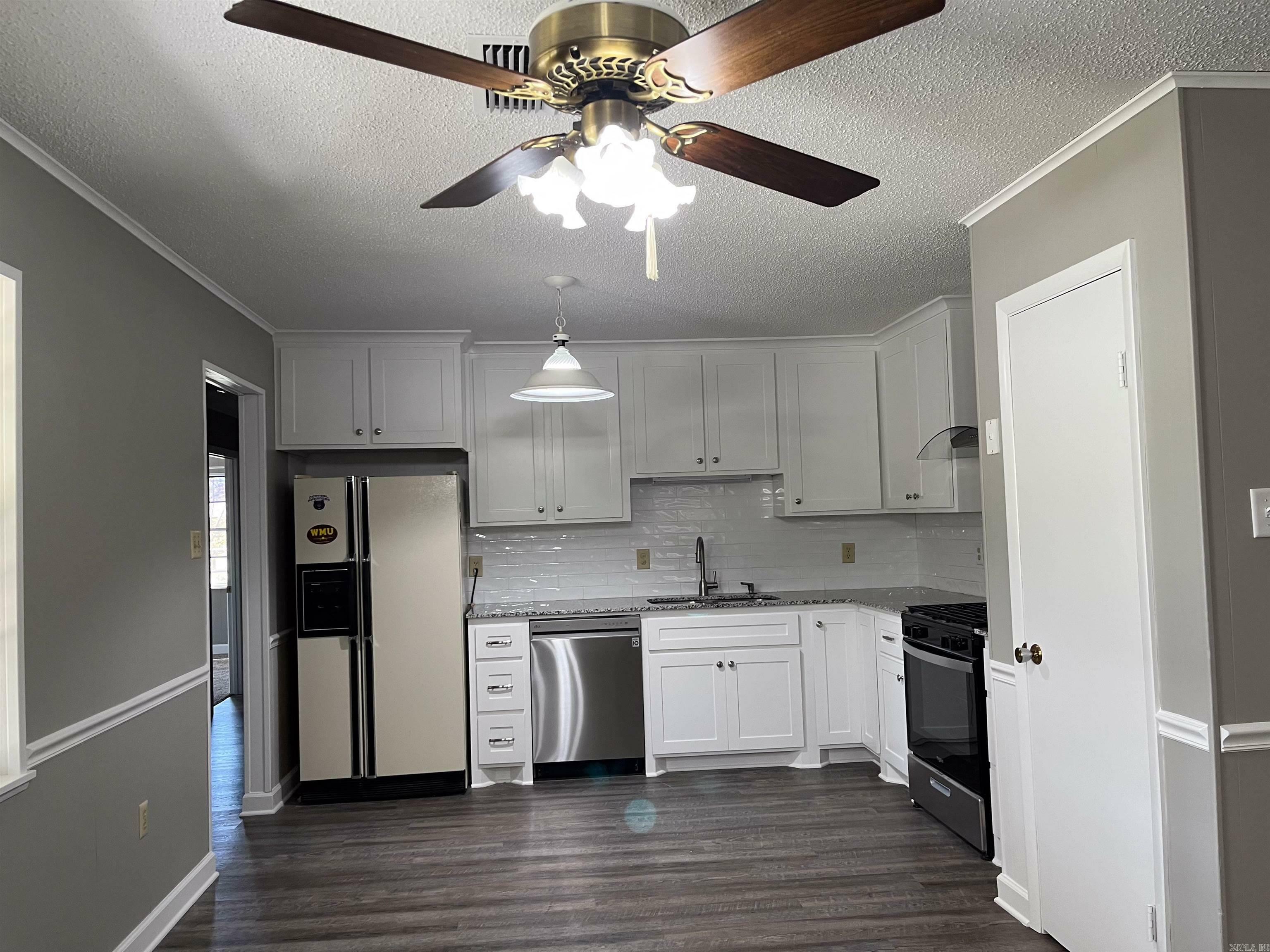 Property Photo: 2411 Broadview Avenue AR 72034