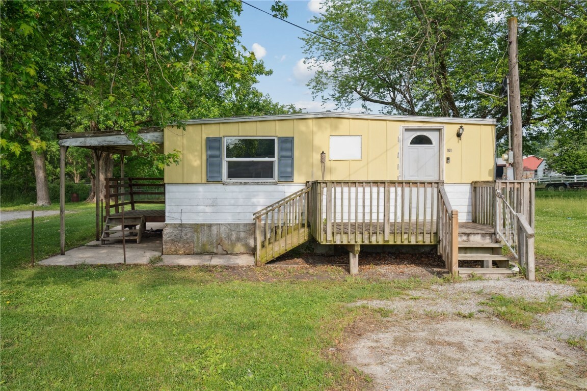 Property Photo: 101 N High Avenue IA 52322