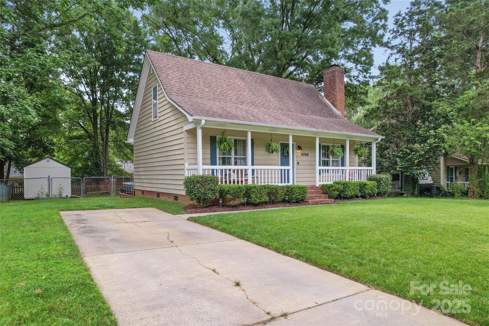 Property Photo:  6706 Farrington Lane  NC 28227 