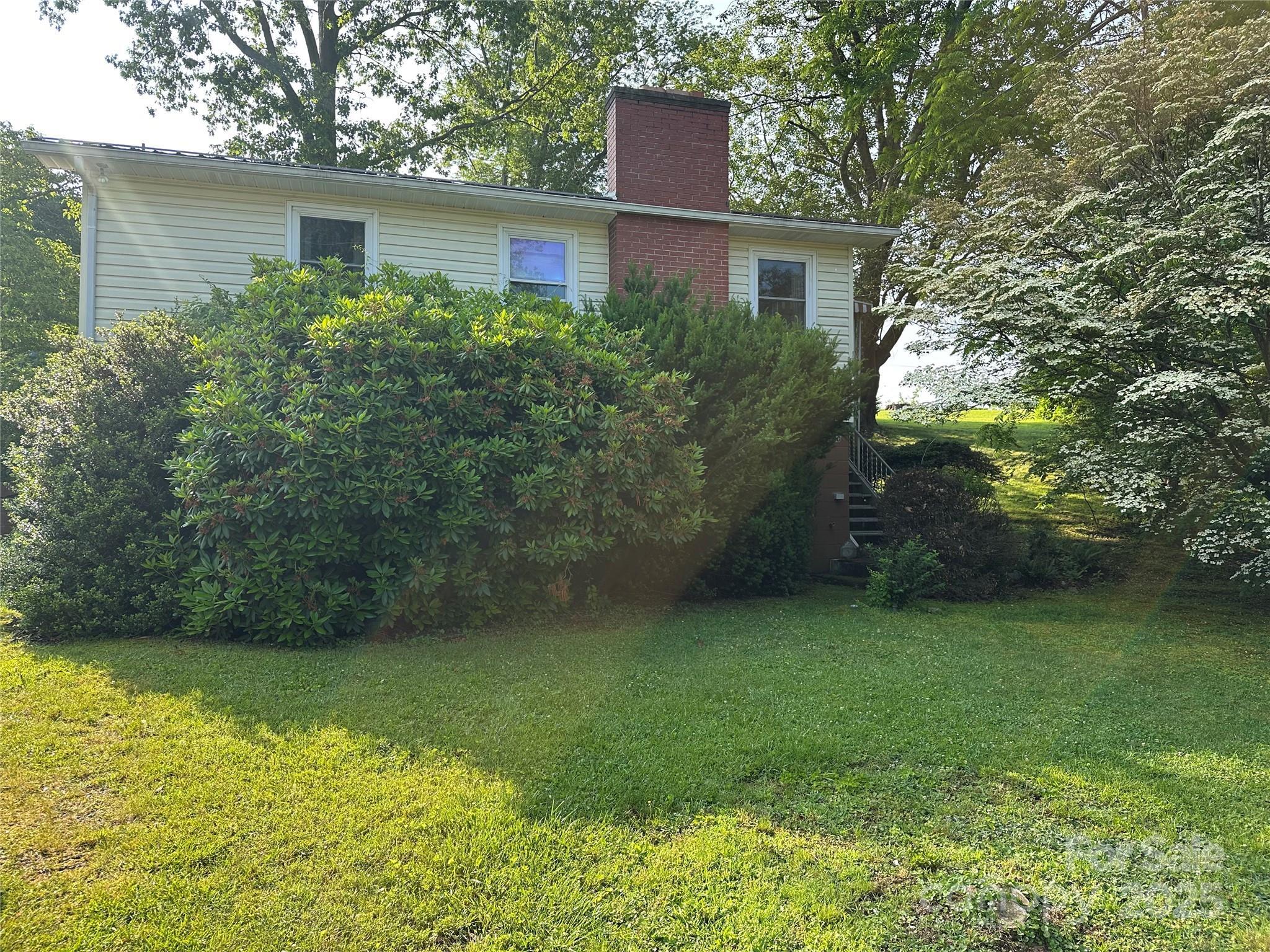 Property Photo: 180 White Dogwood Lane NC 28745