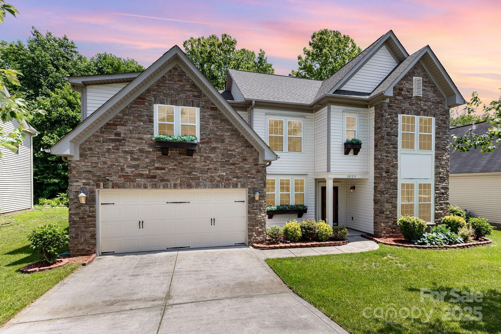 Property Photo:  10129 Loch Lomond Drive  NC 28278 