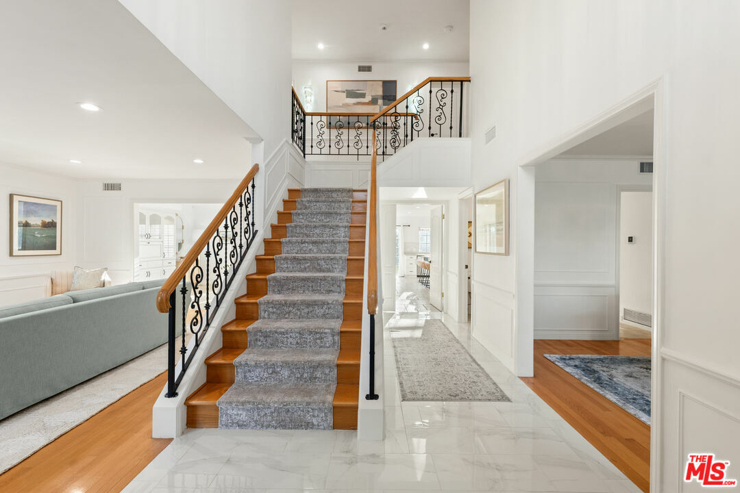 Property Photo:  16979 Encino Hills Dr  CA 91436 