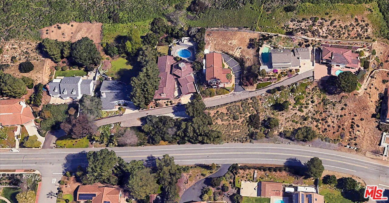 Property Photo: 1926 Calle Yucca CA 91360