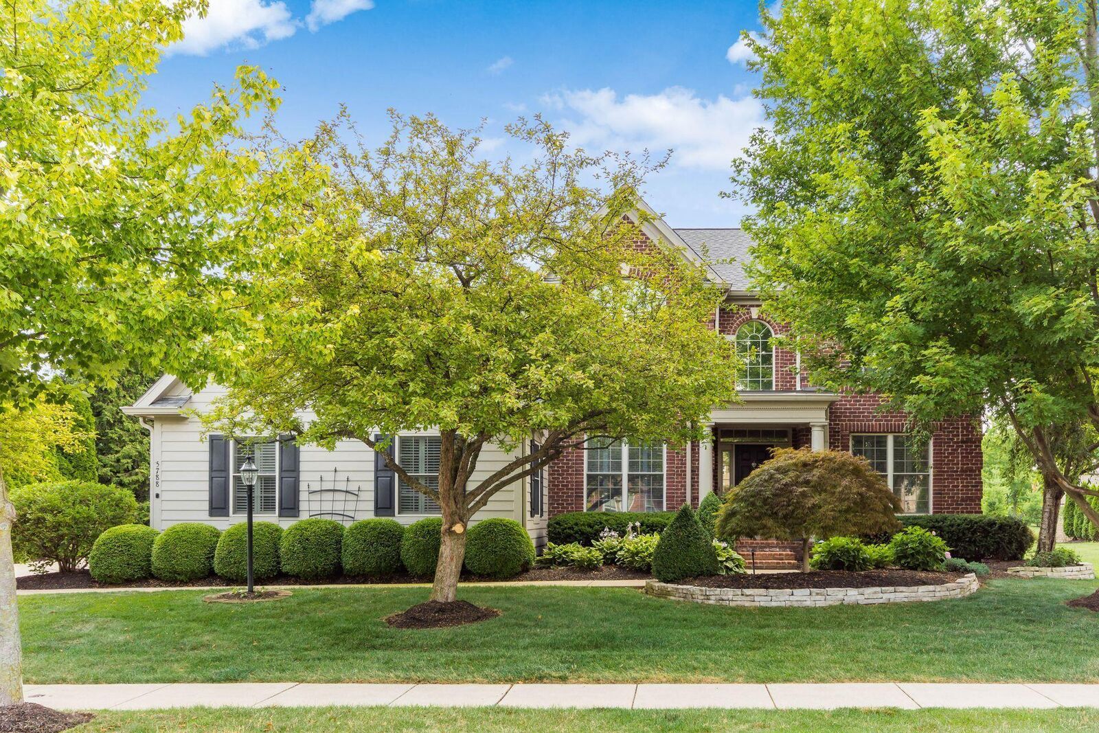 Property Photo: 5788 Baronscourt Way OH 43016