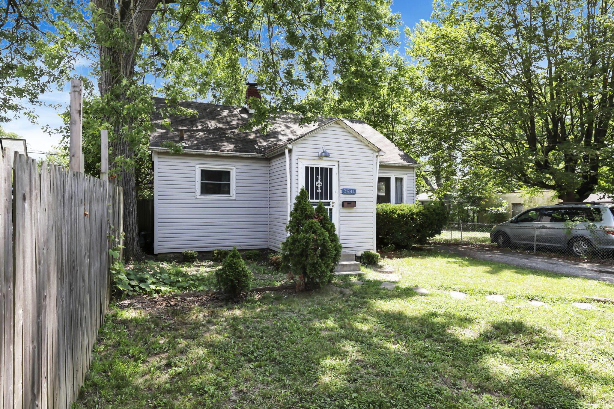 Property Photo: 2940 Hiawatha Street OH 43224