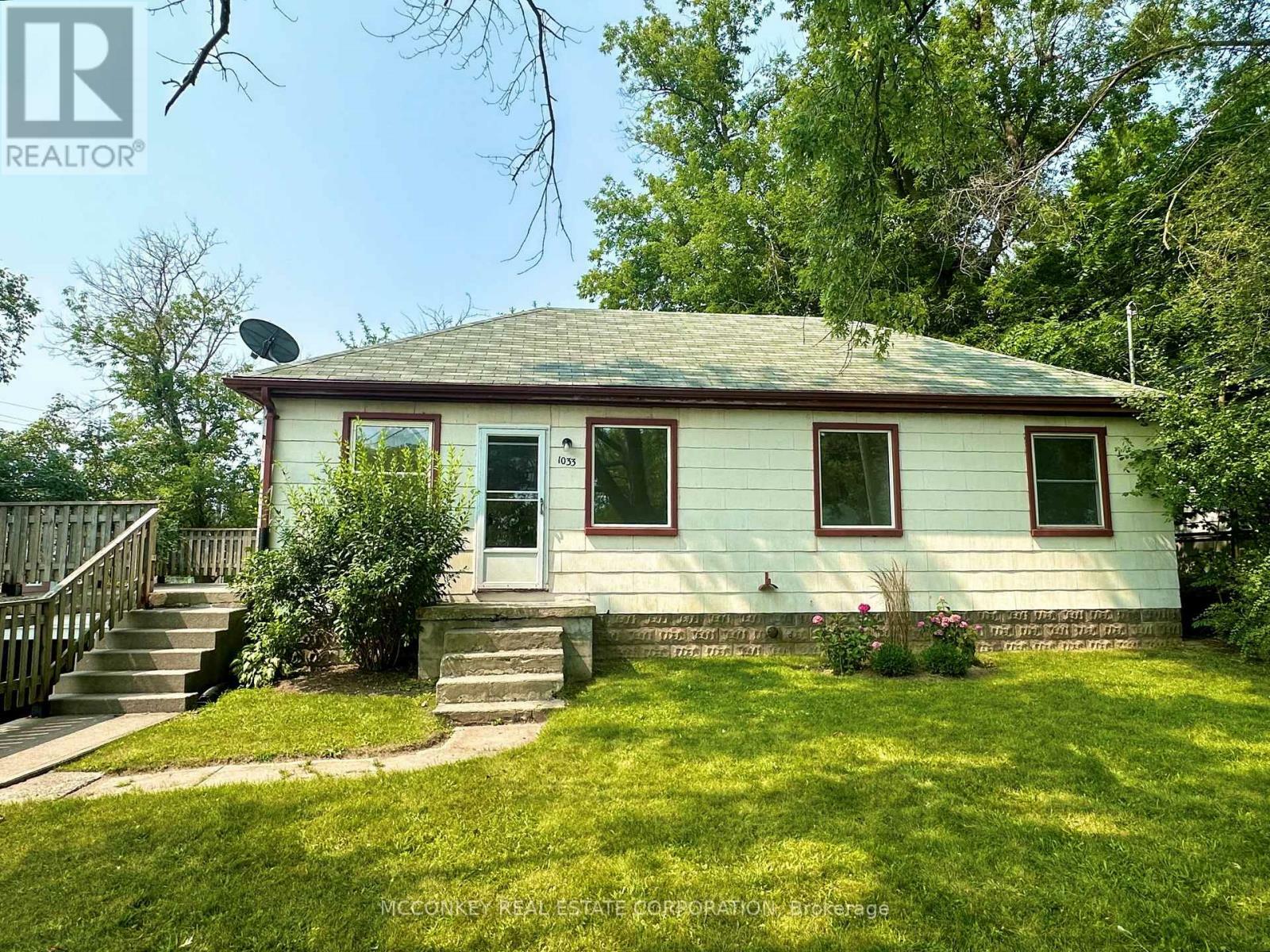 Property Photo: 1033 Western Avenue ON K9J 5W5