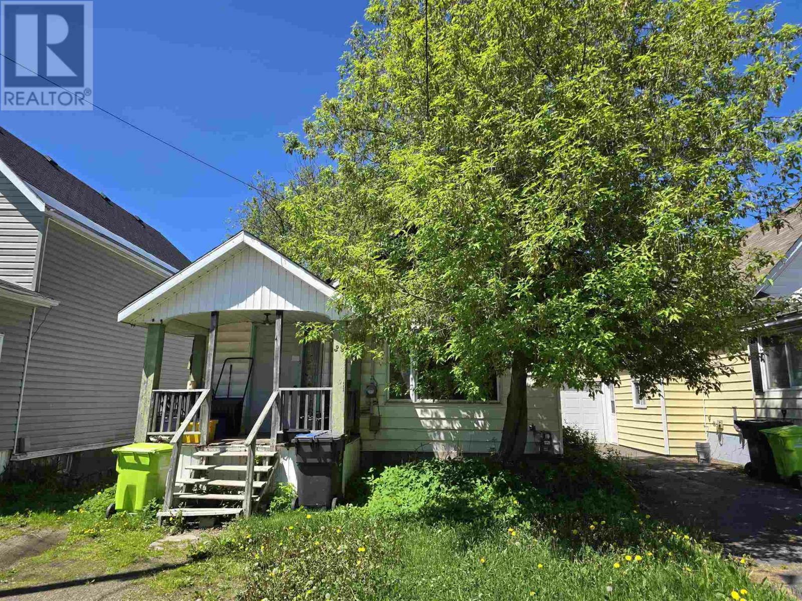 Property Photo:  39 Grosvenor Ave  ON P6B 2L8 