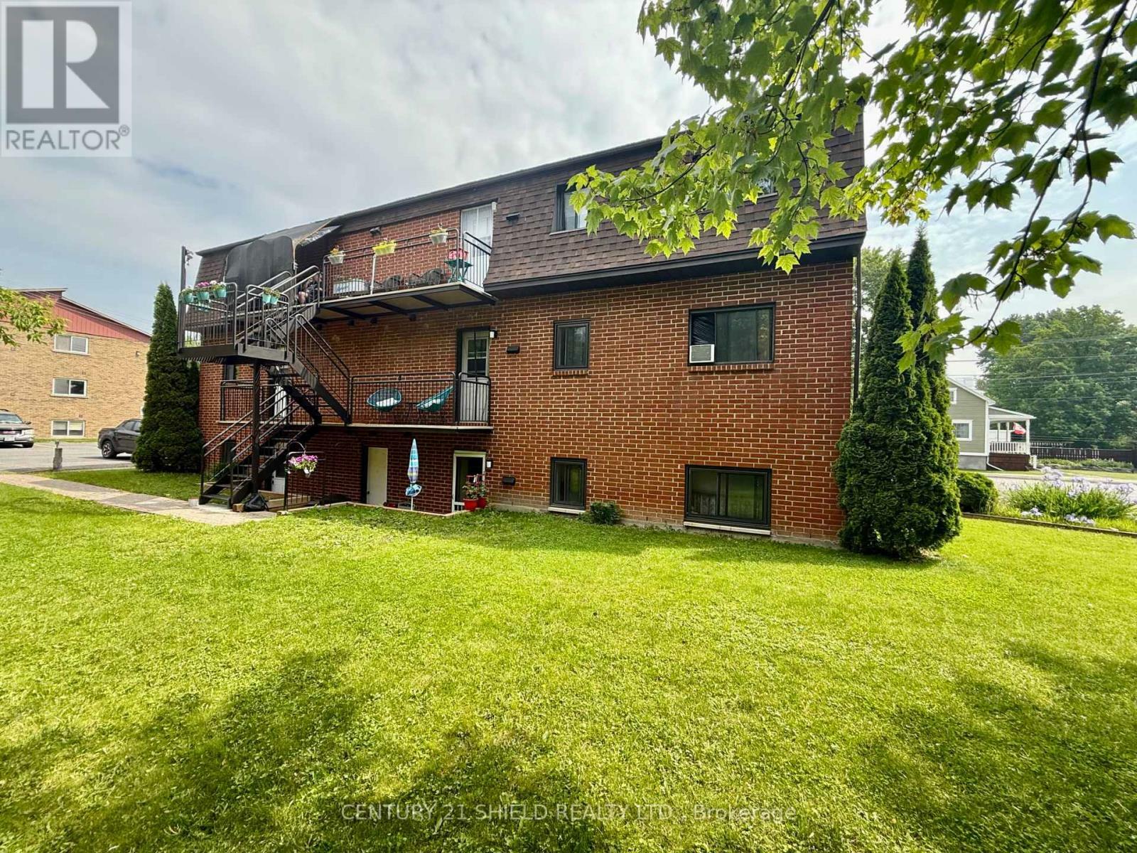 Photo de la propriété: 124 Military Road North ON K0C 1N0