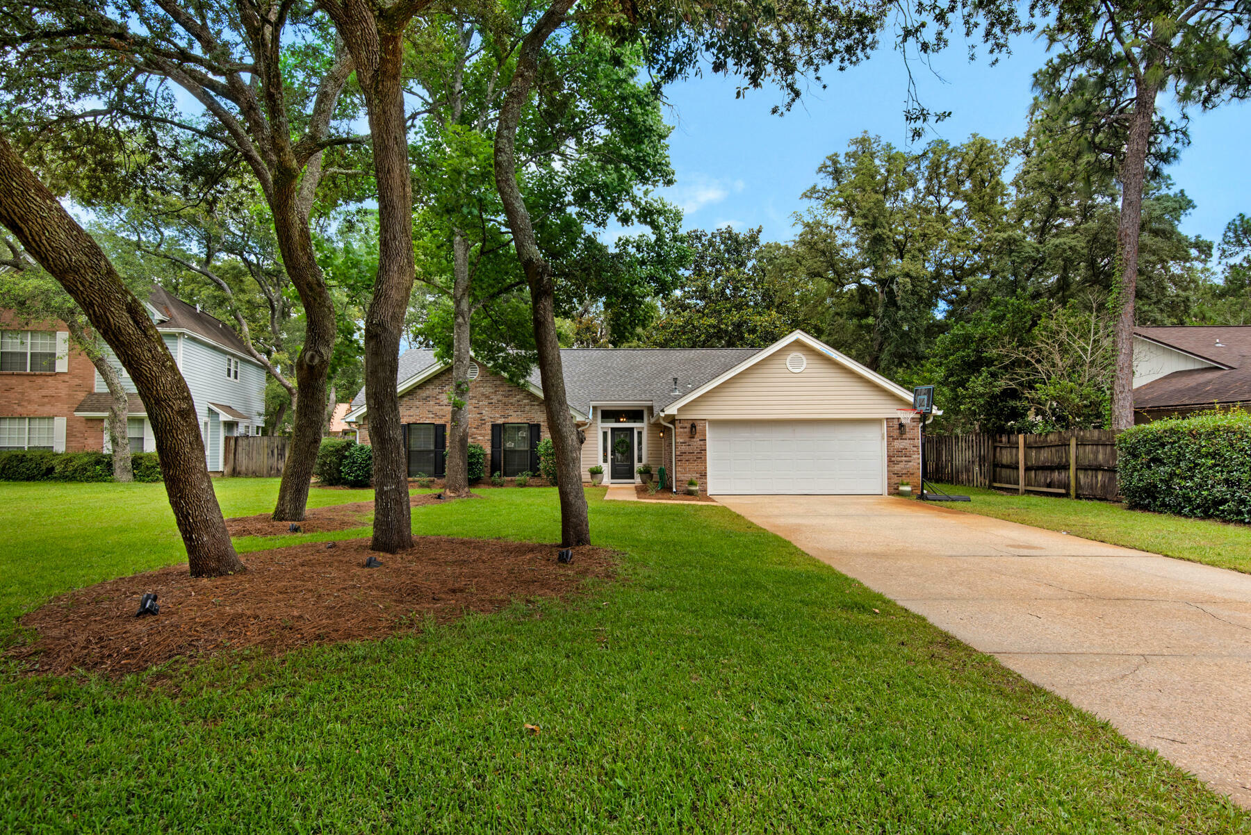 Property Photo: 619 Rosewood Way FL 32578
