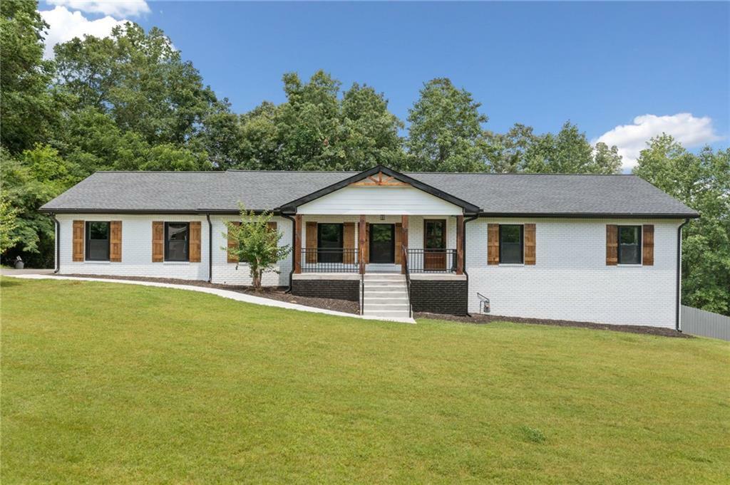 Property Photo: 136 Ridgecrest Drive GA 30107