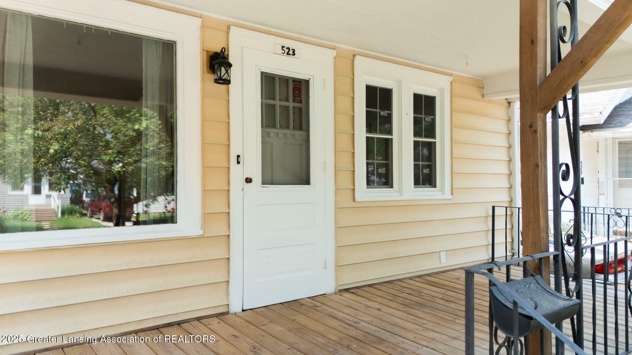 Property Photo: 523 N Fairview Avenue MI 48912