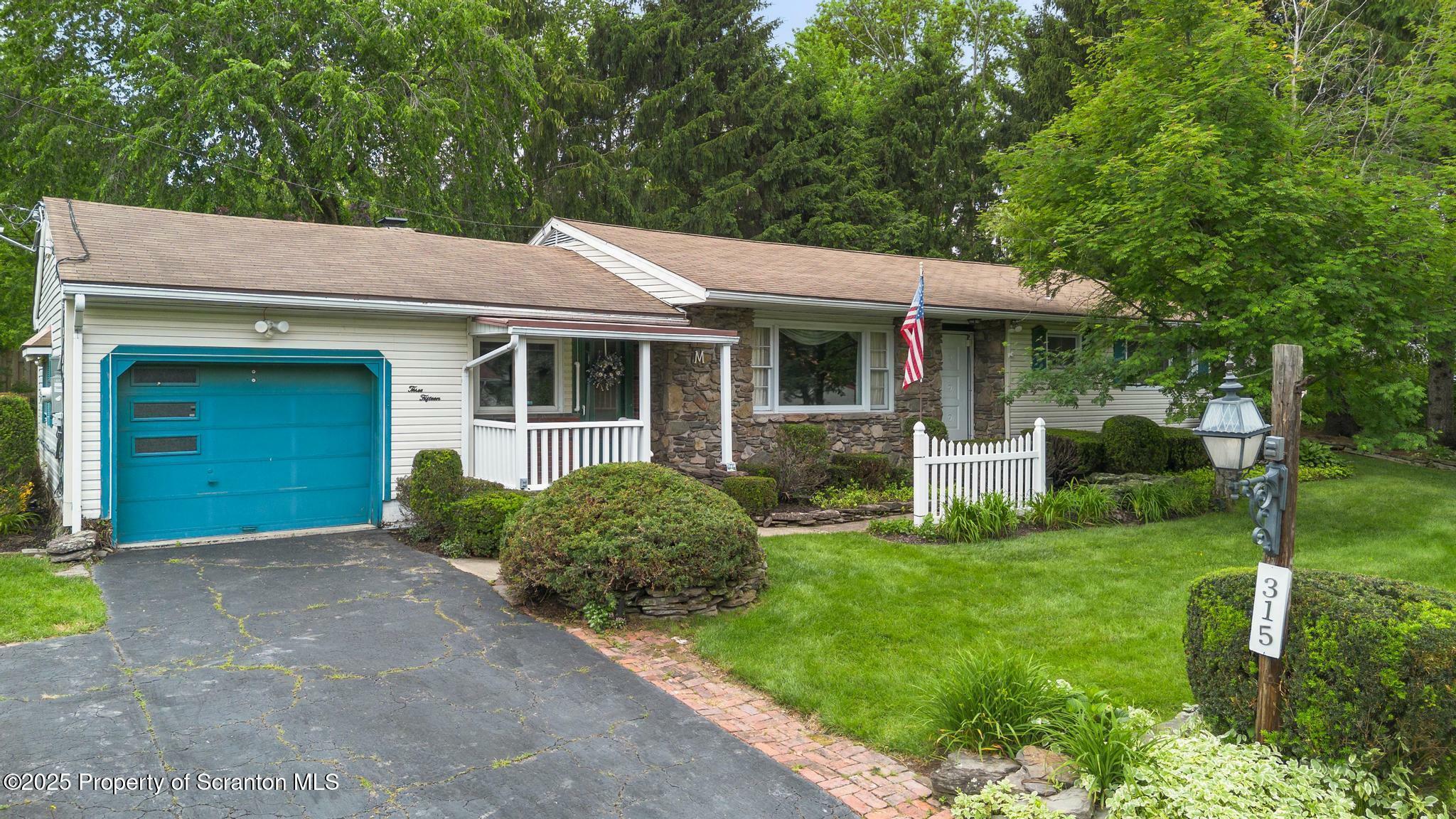 Property Photo: 315 Delin Drive PA 18411