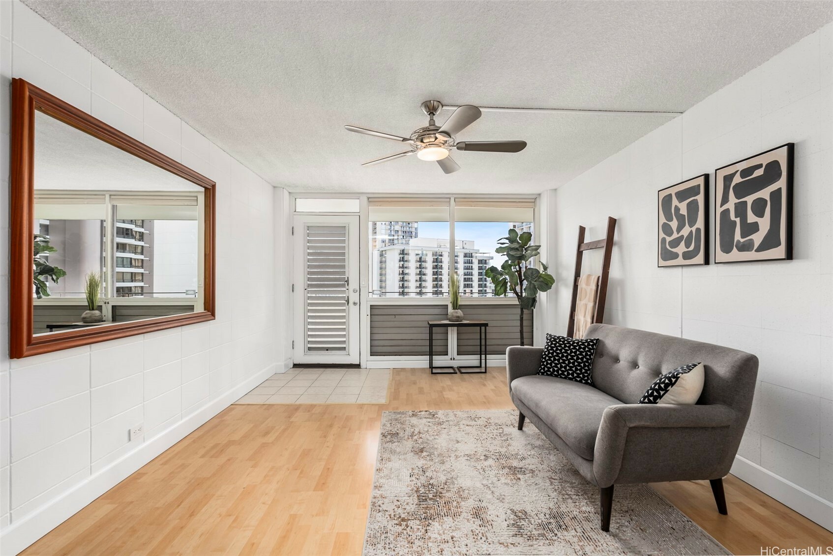 Property Photo: 425 Ena Road Ph3b HI 96815